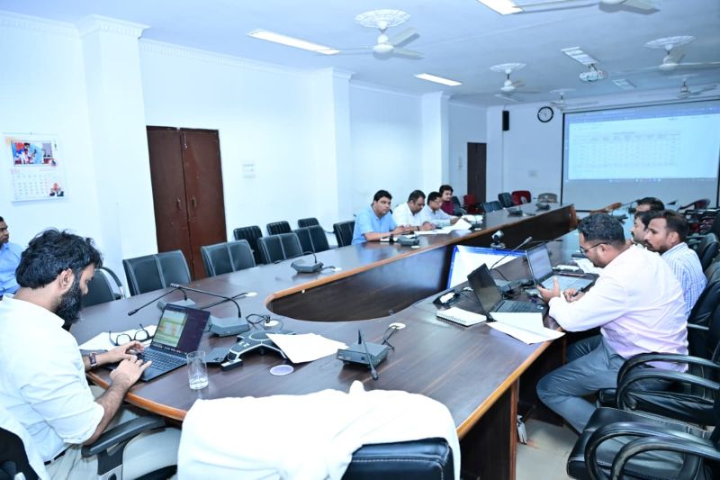 जशपुर में पीएम आवास और पीएम स्वनिधि पर कलेक्टर रोहित व्यास सख्त! धीमी प्रगति पर जताई नाराजगी, समय-सीमा में काम पूरा करने के दिए कड़े निर्देश