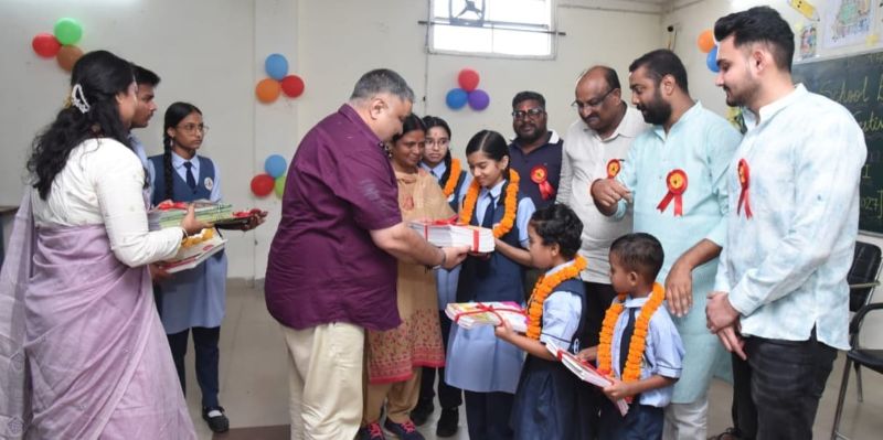 शाला प्रवेश उत्सव में बेटियों को मिली सपनों की नई उड़ान, मंत्री राजेश अग्रवाल ने साइकिल देकर बढ़ाया आत्मविश्वास