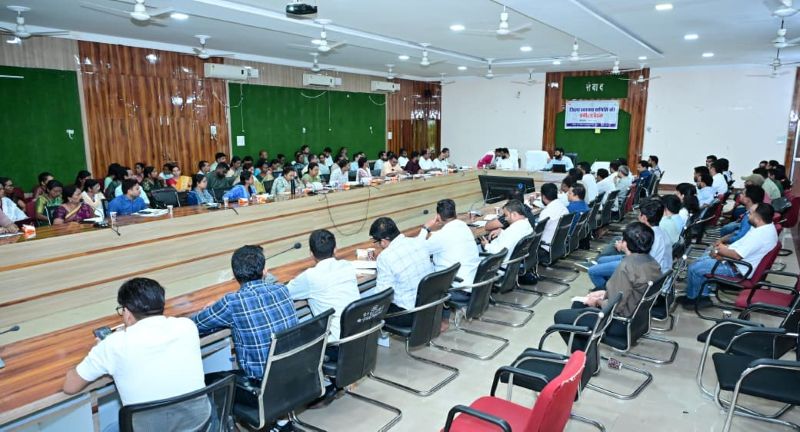जशपुर में स्वास्थ्य सेवाओं पर कलेक्टर का सख्त फोकस, 102-108 एम्बुलेंस 24×7 सक्रिय रखने के निर्देश, नवजात को अस्पताल से छुट्टी से पहले मिलेगा जन्म प्रमाण-पत्र