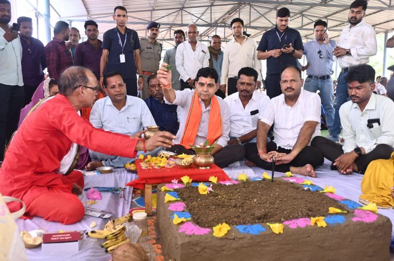 गांवों में खेल और बाल विकास को मिलेगी नई उड़ान, मंत्री टंकराम वर्मा ने स्कूल, आईटीआई और सड़क परियोजनाओं समेत कई बड़ी घोषणाएं कीं