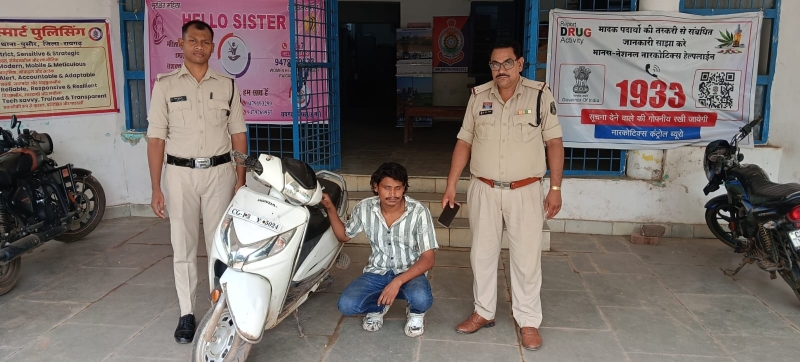 ऑपरेशन क्लीन हंट में पुलिस की बड़ी सफलता : पुसौर पुलिस ने वैज्ञानिक जांच से सुलझाया मामला, टांगी से जानलेवा हमला कर मोबाइल और बाइक लूटने वाला मुख्य आरोपी मामले में शामिल विधि से संघर्षरत बालक के साथ गिरफ्तार.