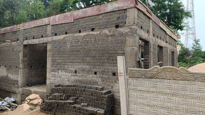 कुनकुरी में बन रही आंगनबाड़ी में बड़ा हादसा! सेंट्रिंग के दौरान ऊंचाई से गिरा मजदूर, गंभीर घायल;सुरक्षा इंतजामों पर उठे सवाल