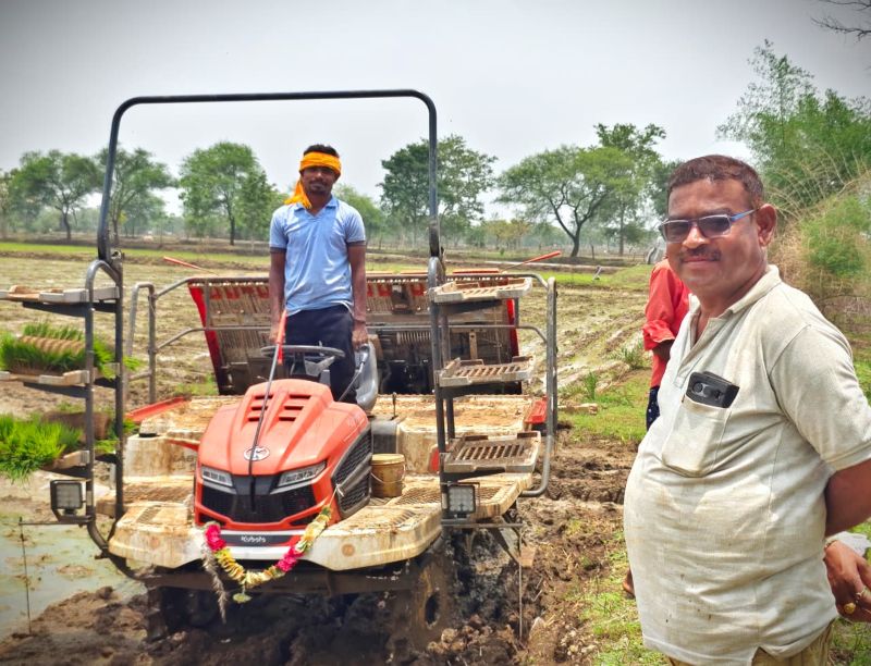 आधुनिक तकनीक से बदली धान की खेती की तस्वीर, पैडी ट्रांसप्लांटर ने भरदाकला के किसानों की रोपाई बनाई आसान, कम समय में बेहतर उत्पादन की उम्मीद