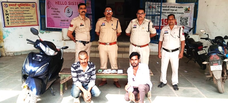 एनएच-53 लूटकांड का 24 घंटे में खुलासा : पुसौर पुलिस ने एक नाबालिग समेत तीन आरोपियों को गिरफ्तार कर लूटे गए मोबाइल, नकदी और दस्तावेज़ किये बरामद, वारदात में इस्तेमाल स्कूटी भी जब्त, भेजा गया न्यायिक अभिरक्षा में.