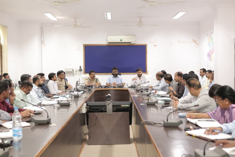 सड़क हादसों पर जशपुर प्रशासन का बड़ा एक्शन! ब्लैक स्पॉट होंगे दुरुस्त, हर सड़क पर लगेंगे साइन बोर्ड और ट्रैफिक नियम तोड़ने वालों पर चलेगा सख्त अभियान