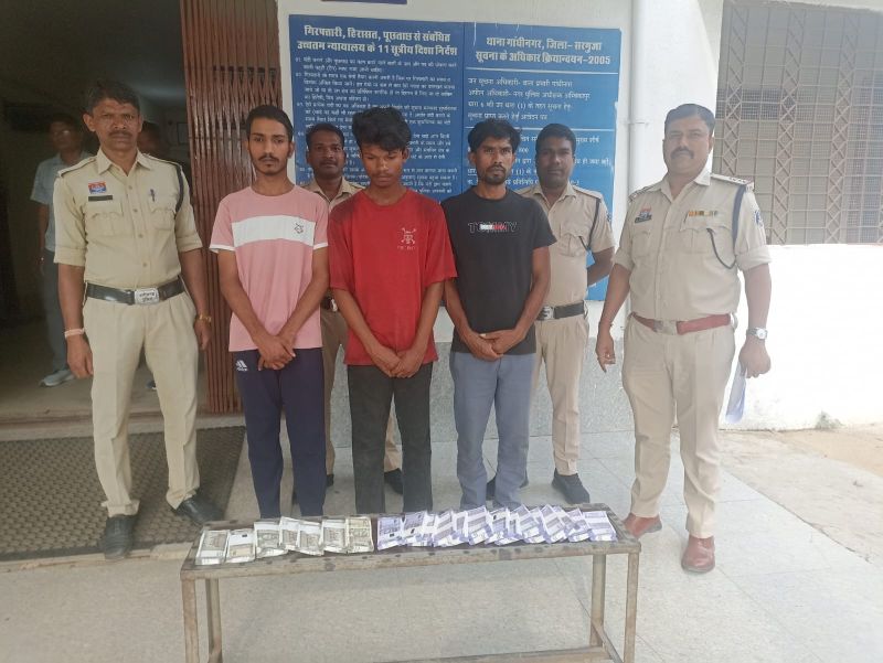 चोरी का हाई-वोल्टेज ड्रामा फेल! नौकर और ड्राइवर ने साथियों संग रची 5 लाख की साजिश, हाथ-पैर बांधकर गढ़ी झूठी कहानी, पुलिस ने घंटों में खोला राज