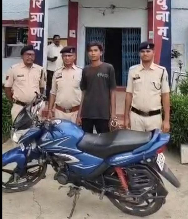 रास्ता रोककर शराब के लिए मांगे पैसे, इंकार करते ही युवक पर जानलेवा हमला! चांदी की चैन और अंगूठी लूटकर भागे बदमाश, पुलिस ने घंटों में गिरोह का किया भंडाफोड़