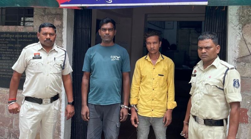 पुलिस का बड़ा ऑपरेशन सफल! उत्तर प्रदेश से दबोचे गए दो फरार बेल जंपर, NDPS मामलों में सजा से बचने की चाल हुई नाकाम; दोषसिद्धि बढ़ाने की मुहिम ने अपराधियों में मचाई खलबली