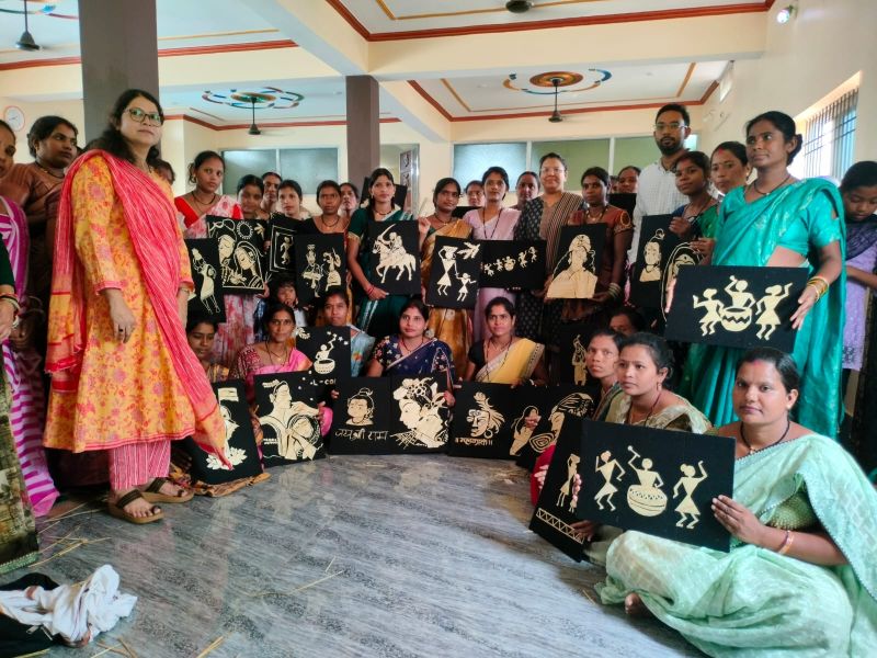 धान के पैरा से आत्मनिर्भरता की नई उड़ान: बलौदाबाजार की 40 महिलाओं को मिला पैरा आर्ट का प्रशिक्षण, अब हस्तकला से बढ़ेगी आय और बनेगा रोजगार का नया जरिया