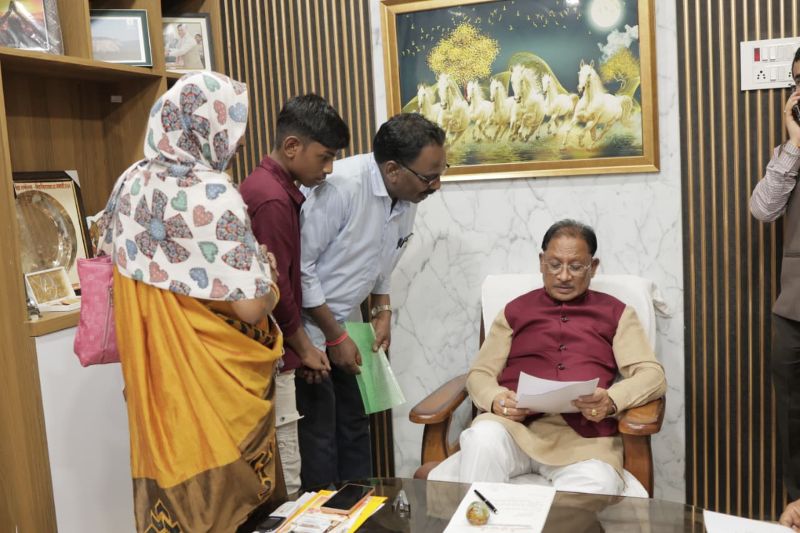 ‘जनता की हर समस्या का होगा समाधान’ : बगिया में मुख्यमंत्री विष्णुदेव साय का जनदर्शन, मौके पर ही कई आवेदनों का हुआ तत्काल निराकरण