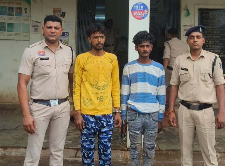 ऑटो में सफर पड़ा महंगा! बैंक में पैसे जमा कराने जा रहे युवक की जेब से ₹74 हजार उड़ाए, चालाकी से वारदात करने वाले ऑटो चालक और साथी पुलिस के शिकंजे में