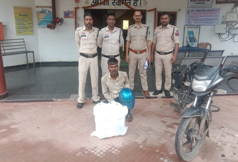 पुलिस की बड़ी सफलता : उड़ीसा से उत्तरप्रदेश ले जाई जा रही लाखों की गांजा खेप पकड़ी गई, 8.305 किलो अवैध गांजा जब्त, 4 लाख की गांजा खेप के साथ अंतर्राज्यीय तस्कर गिरफ्तार.