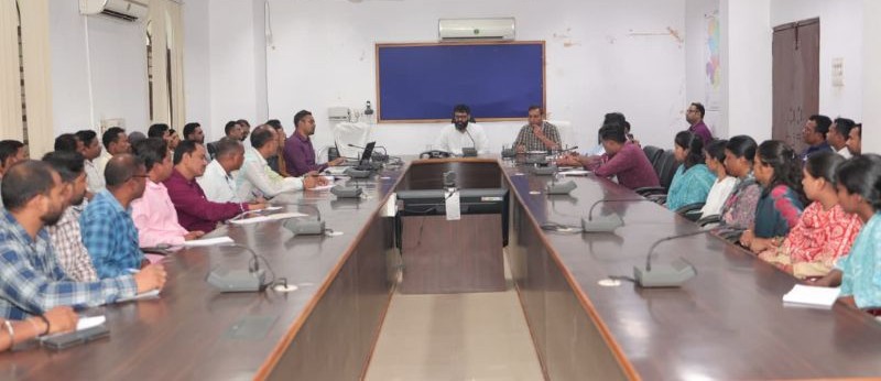 जशपुर : सरकारी कर्मचारियों के लिए कड़ा संदेश! लंबा लंच, बिना अनुमति कार्यालय से गायब और ई-ऑफिस में लापरवाही अब पड़ेगी भारी, कलेक्टर रोहित व्यास ने जारी किए सख्त निर्देश