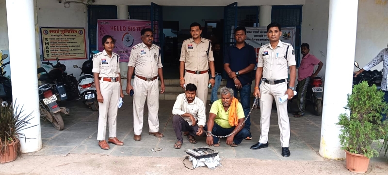 पुलिस की बड़ी सफलता : मुखबिर की सटीक सूचना से पुसौर पुलिस ने घर में हुई चोरी का किया खुलासा, चोर के साथ चोरी का सामान खरीदने वाला कबाड़ी भी गिरफ्तार कर भेजे गए न्यायिक रिमांड पर.