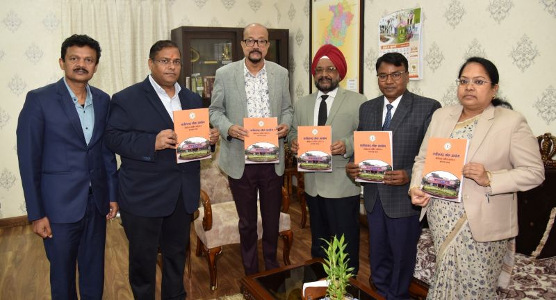लोकभवन में अहम मुलाकात! प्रमुख लोकायुक्त ने राज्यपाल रमेन डेका को सौंपा 2025-26 का वार्षिक प्रतिवेदन, आयोग की कार्यप्रणाली पर हुई चर्चा