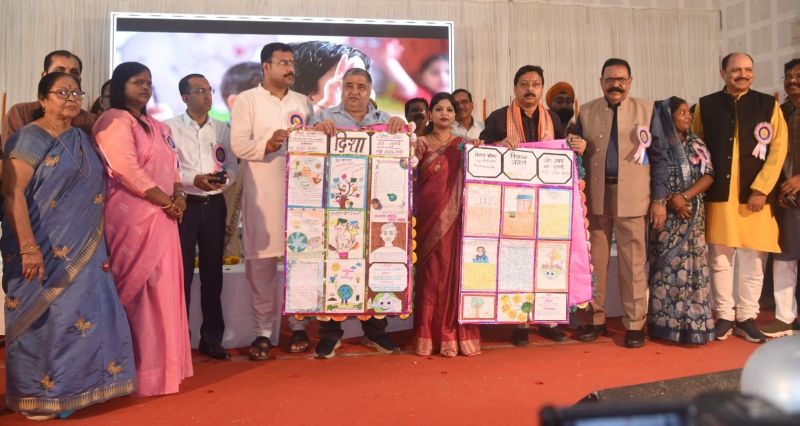 सरगुजा में शिक्षा का महापर्व! शाला प्रवेश उत्सव में नवप्रवेशी बच्चों का भव्य स्वागत, छात्राओं को मिली साइकिल, शिक्षकों और साक्षरता वीरों का हुआ सम्मान