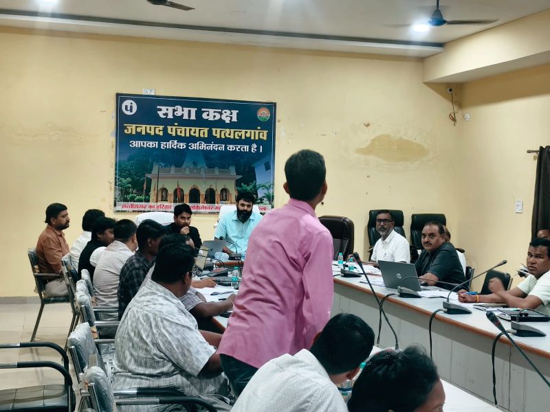 निर्माण पोर्टल से कलेक्टर रोहित व्यास ने कसी विकास कार्यों की रफ्तार, गुणवत्ता से समझौता नहीं, लापरवाही पर होगी कार्रवाई