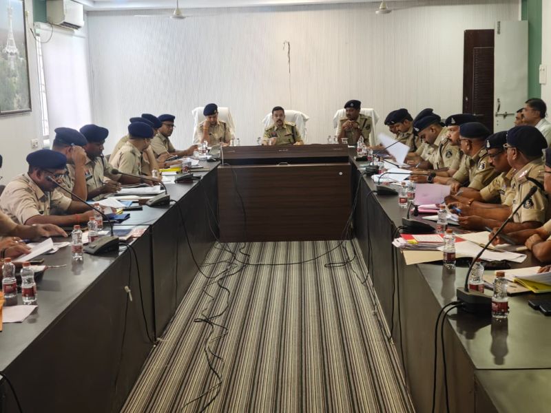 एक्शन मोड में नए एसपी गौरव राय! पहली अपराध समीक्षा बैठक में लंबित मामलों पर सख्त रुख, थाना प्रभारियों को दिए कड़े निर्देश