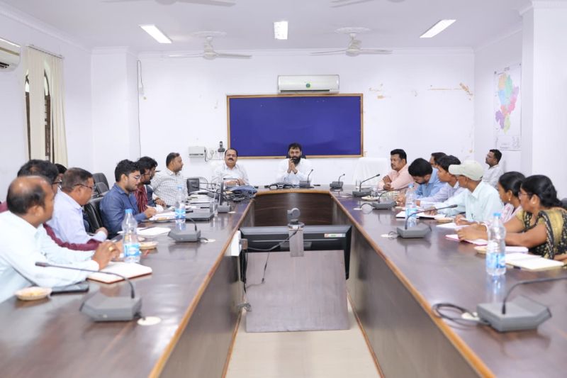 विदेशी रोजगार से लेकर MRF तक के अवसरों पर फोकस, जशपुर में कौशल विकास योजना की समीक्षा में कलेक्टर ने बनाया बड़ा रोडमैप