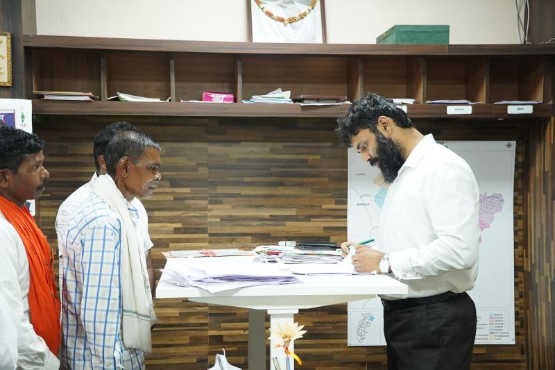 जनदर्शन में जनता की आवाज़ सीधे कलेक्टर तक! रोहित व्यास ने 49 आवेदनों पर लिया बड़ा एक्शन, अधिकारियों को दिए सख्त निर्देश