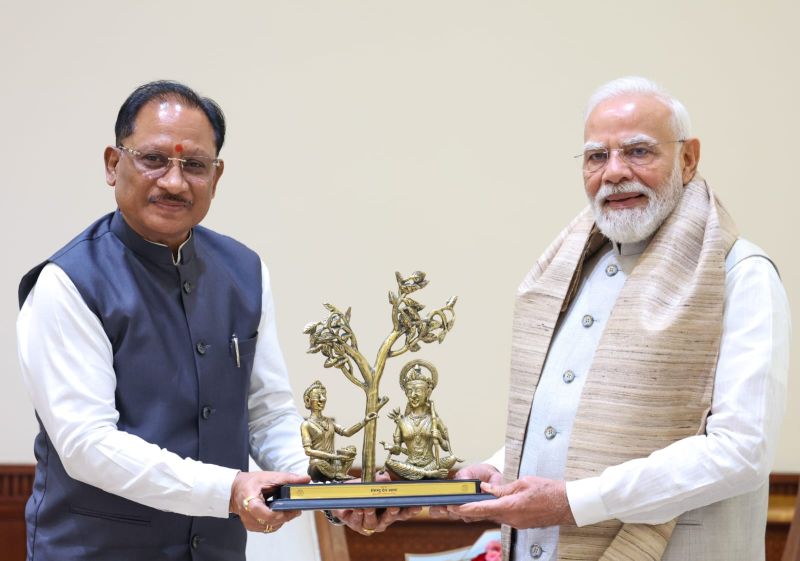 पीएम मोदी के साथ मुख्यमंत्री विष्णुदेव साय की हाई-लेवल बैठक से छत्तीसगढ़ को मिल सकती है बड़ी सौगात! बस्तर के विकास, ₹10,500 करोड़ की यूरिया परियोजना, 461 गांवों की बिजली, शिक्षा, स्वास्थ्य और निवेश को लेकर बने बड़े रोडमैप पर हुई अहम चर्चा