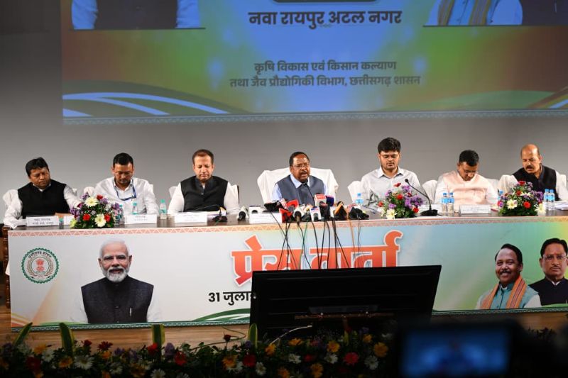 छत्तीसगढ़ के किसानों की बदलेगी तस्वीर! 98% खाद-बीज तैयार, ₹35,892 करोड़ से ज्यादा की डीबीटी सहायता, आधुनिक खेती से समृद्धि की नई क्रांति