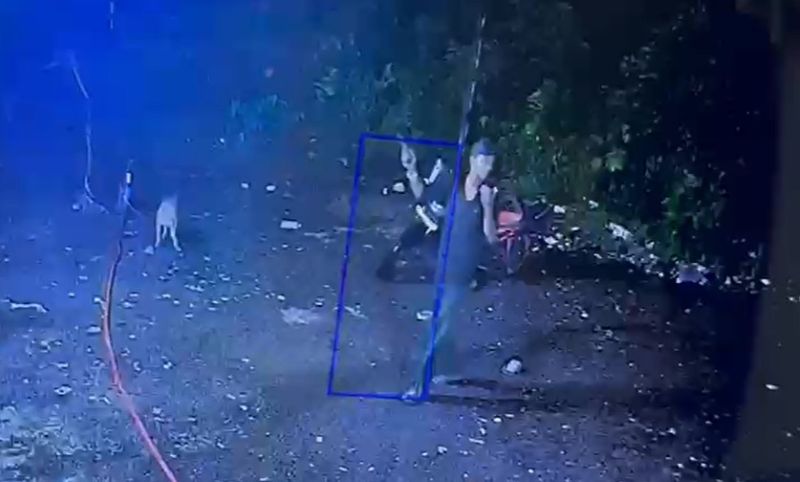 गेरवानी शराब दुकान में आधी रात सनसनी! पिस्टलनुमा हथियार से दहाड़ते हुए युवक ने गार्ड पर चलाई गोली, पेट में लगी बुलेट; हत्या के प्रयास का केस दर्ज, आरोपी फरार