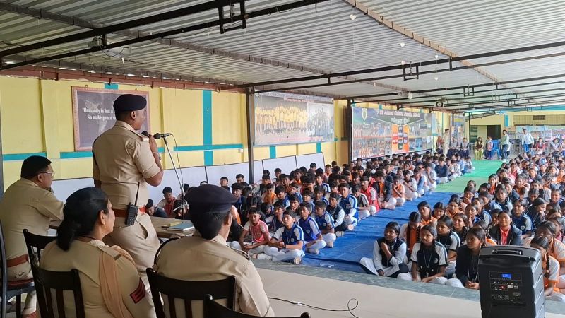 नाबालिगों को वाहन सौंपना पड़ सकता है भारी! जशपुर पुलिस की सख्त चेतावनी के साथ स्कूलों में जागरूकता अभियान, सुरक्षित भविष्य के लिए अभिभावकों से खास अपील