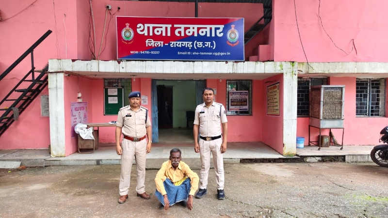 पत्नी के लापता होने के शक में ग्राम महलोई में बुजुर्ग पर टंगिया से जानलेवा हमला, तमनार पुलिस ने चंद घंटों में वारदात में प्रयुक्त कुल्हाड़ी के साथ आरोपी को किया गिरफ्तार