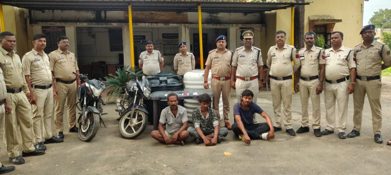 झिलमिली में चोरी की वारदातों पर पुलिस का बड़ा प्रहार : एक विधि से संघर्षरत बालक सहित चार पकड़े गए, 4.15 लाख का सामान बरामद.