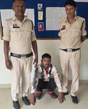 चोरी की बाइक बेचने निकला 16 मामलों का निगरानी बदमाश दीपक बरेठ, जूटमिल पुलिस ने सात दिन में किया गिरफ्तार, बाइक भी बरामद, भेजा गया न्यायिक अभिरक्षा में.