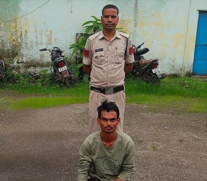 पुलिस के हत्थे चढ़ा बाइक चोर, ग्राहक की तलाश में निकला बाइक चोर गिरफ्तार, कोतरारोड़ पुलिस ने 24 घंटे में चोरी की मोटरसाइकिल बरामद कर भेजा जेल.