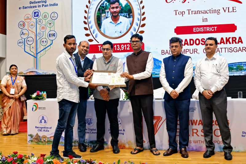 डिजिटल सुशासन में बलरामपुर का परचम: सेवा सेतु पोर्टल पर 13,912 आवेदनों का रिकॉर्ड निराकरण कर निर्दोष लकड़ा बने प्रदेश के टॉप ट्रांजैक्शन वीएलई, वित्त मंत्री ओ.पी. चौधरी ने किया सम्मानित