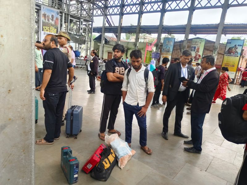 टिकट के बिना ट्रेन में सफर पड़ा भारी! बिलासपुर में रेलवे की ताबड़तोड़ चेकिंग, 341 मामलों में कार्रवाई और ₹2.64 लाख से ज्यादा वसूली