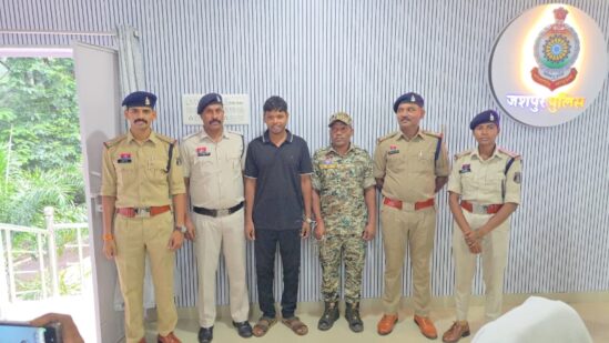 जशपुर पुलिस की तकनीकी जांच और साइबर ट्रैकिंग से मिली बड़ी सफलता : गिरफ्तार हुआ इंसास रायफल छोड़कर भागा आरोपी, हथियार छोड़ जंगल से फरार हुआ था आरोपी, मुंबई से पकड़कर जशपुर लाई पुलिस टीम,रिमांड में गहन पूछताछ जारी.