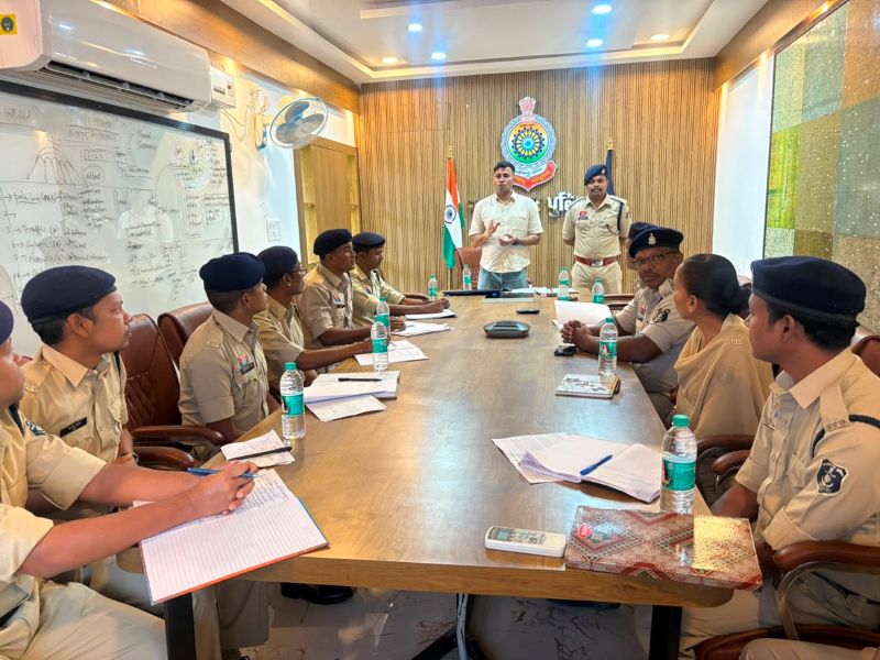 साइबर अपराधियों की अब खैर नहीं! पुलिस ने कसी कमर, शिकायतों के त्वरित निपटारे और ठगी की रकम लौटाने को लेकर दिए सख्त निर्देश