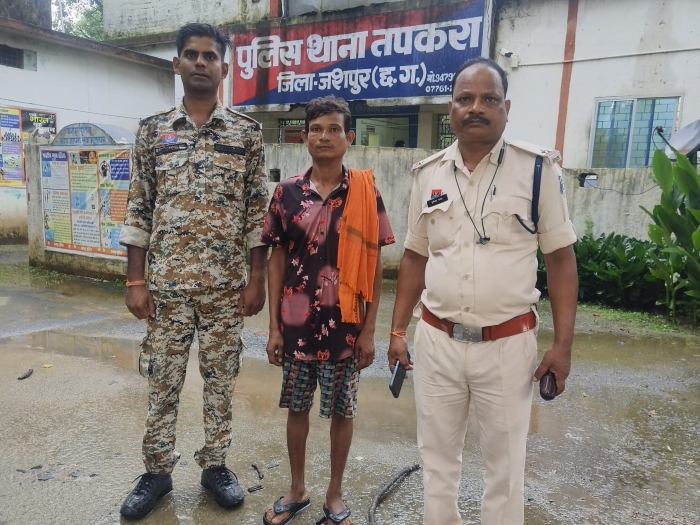 जशपुर में रिश्तों का कत्ल ! विवाद के बीच बेटे ने पिता के सिर पर सील-लोढ़ा से किया वार, अस्पताल पहुंचने से पहले मौत, आरोपी बेटा गिरफ्तार कर भेजा गया न्यायिक रिमांड पर जेल.