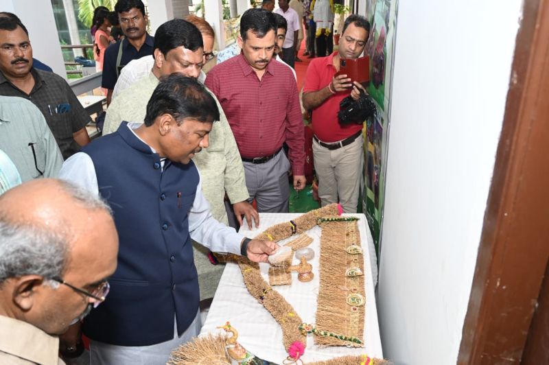 खेती में कम लागत, कम पानी और मुनाफा कई गुना! औषधीय पौधों की खेती को सरकार का बड़ा बढ़ावा, किसानों और 43 स्व-सहायता समूहों को ₹54.36 लाख की मदद