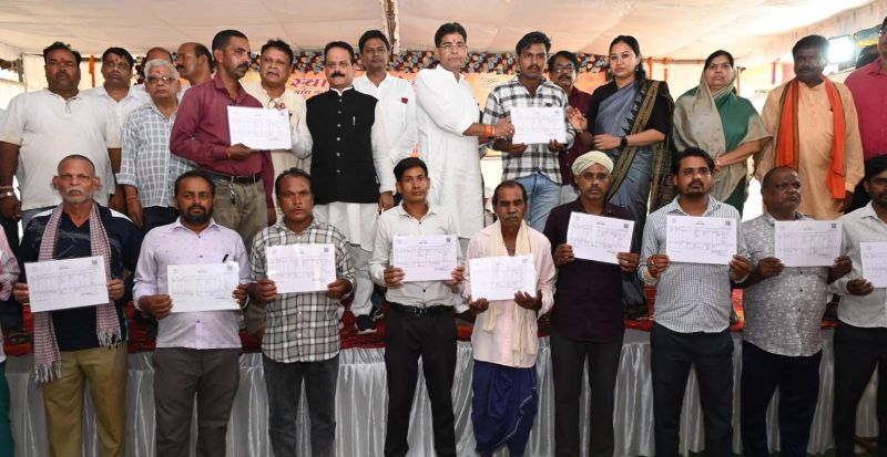 गांवों की जमीन पर अब पक्का मालिकाना हक! स्वामित्व योजना से छत्तीसगढ़ में 4 लाख अधिकार अभिलेख वितरित, 10 लाख कार्ड के लक्ष्य पर सरकार की बड़ी तैयारी
