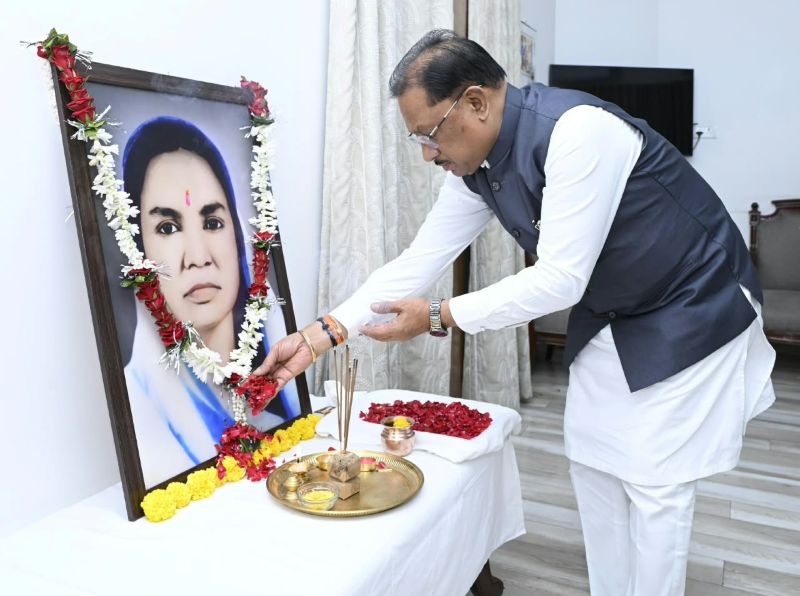 छत्तीसगढ़ की प्रथम महिला सांसद मिनीमाता को मुख्यमंत्री साय की भावभीनी श्रद्धांजलि, दहेज और बाल विवाह के खिलाफ संघर्ष को बताया प्रेरणास्रोत