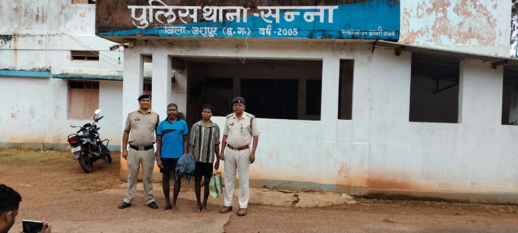 बछड़े को दफनाने के मिले पैसों ने कराया खून, हिस्सा मांगने पर भड़के पिता-पुत्र, लकड़ी-पत्थर से सिर कुचला, युवक की मौत, दोनों गिरफ्तार कर भेजे गए न्यायिक अभिरक्षा में जेल.
