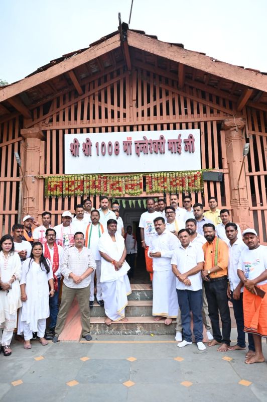 नक्सल गढ़ में गूंजा तिरंगे का जयघोष! मां दंतेश्वरी की पूजा के बाद निकली भव्य तिरंगा यात्रा, 211 वीर जवानों को नमन कर विजय शर्मा बोले—अब नक्सलवाद का खात्मा