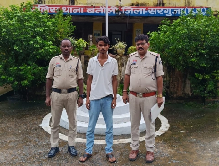 मवेशी तस्करी पर बतौली पुलिस का बड़ा एक्शन ! गुमला से आरोपी गिरफ्तार, पिक-अप में क्रूरता से ठूंसकर ले जाए जा रहे 13 मवेशी पहले हुए थे बरामद, मोबाइल में मिला तस्करी का वीडियो.