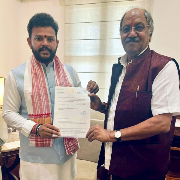 रायपुर से विदेश उड़ान का सपना होगा साकार? बिलासपुर एयरपोर्ट भी बदलेगा पूरी तस्वीर! ₹300 करोड़ से रनवे, ATC टावर और टर्मिनल के विस्तार की मांग, केंद्रीय उड्डयन मंत्री के सामने सांसद ने रखा छत्तीसगढ़ का बड़ा प्रस्ताव