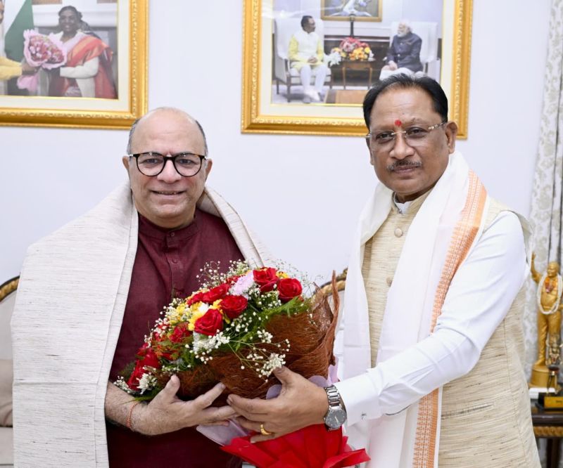 मुख्यमंत्री विष्णुदेव साय से निर्माता-निर्देशक डॉ. चंद्रप्रकाश द्विवेदी ने की सौजन्य मुलाकात, शॉल एवं प्रतीक चिन्ह भेंटकर किया आत्मीय अभिनंदन