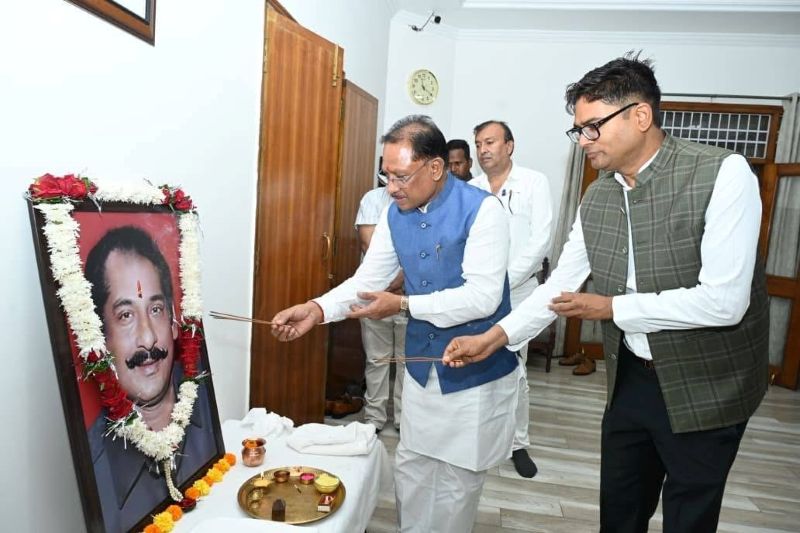 स्व. दिलीप सिंह जूदेव की पुण्यतिथि पर वित्त मंत्री ओपी चौधरी ने किया श्रद्धापूर्वक नमन