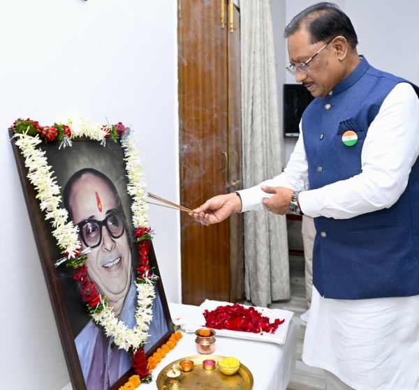 CM साय ने कुशाभाऊ ठाकरे को दी श्रद्धांजलि, कहा—अंतिम व्यक्ति तक पहुंचकर सेवा करना ही ठाकरे जी की सबसे बड़ी पहचान; राष्ट्रहित और जनकल्याण के उनके आदर्श आज भी समाज को दिखाते हैं नई राह