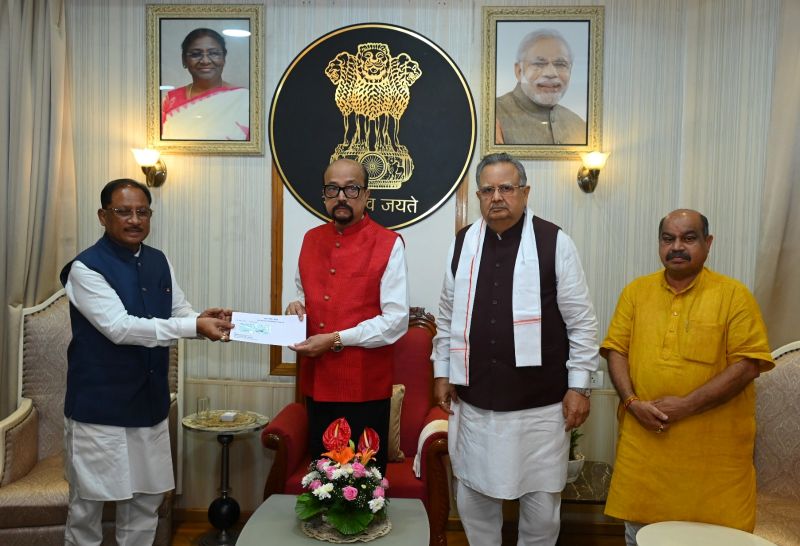 स्वतंत्रता दिवस पर छत्तीसगढ़ की मानवीय पहल, असम के बाढ़ पीड़ितों के लिए 5 करोड़ रुपये की सहायता; मुख्यमंत्री साय ने राज्यपाल डेका को सौंपा चेक, राहत और पुनर्वास को मिलेगा संबल
