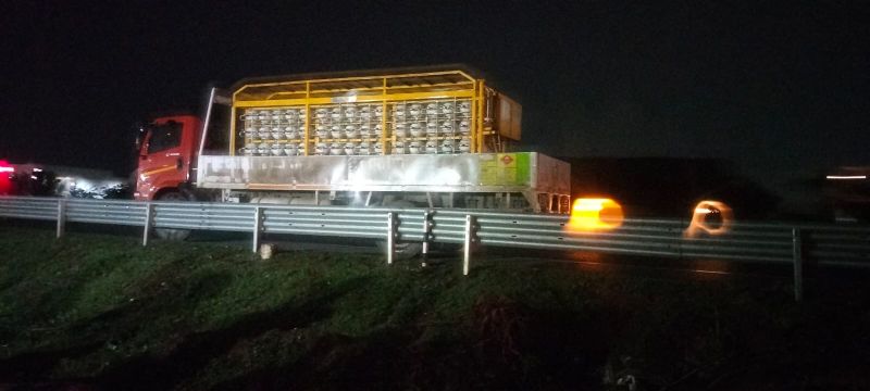 आधी रात टला बड़ा हादसा! CNG टैंकर से गैस रिसाव ने मचाई अफरा-तफरी, पुलिस ने एक्शन लेते हुए सिर्फ 1 घंटे में यातायात कराया बहाल