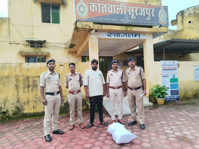 नशे की खेप लेकर निकला तस्कर पुलिस के जाल में फंसा ! अचानक हुई घेराबंदी से मची खलबली, बाइक समेत 4.9 किलो गांजा बरामद, आरोपी गिरफ्तार,एनडीपीएस एक्ट में हुई कार्रवाई.